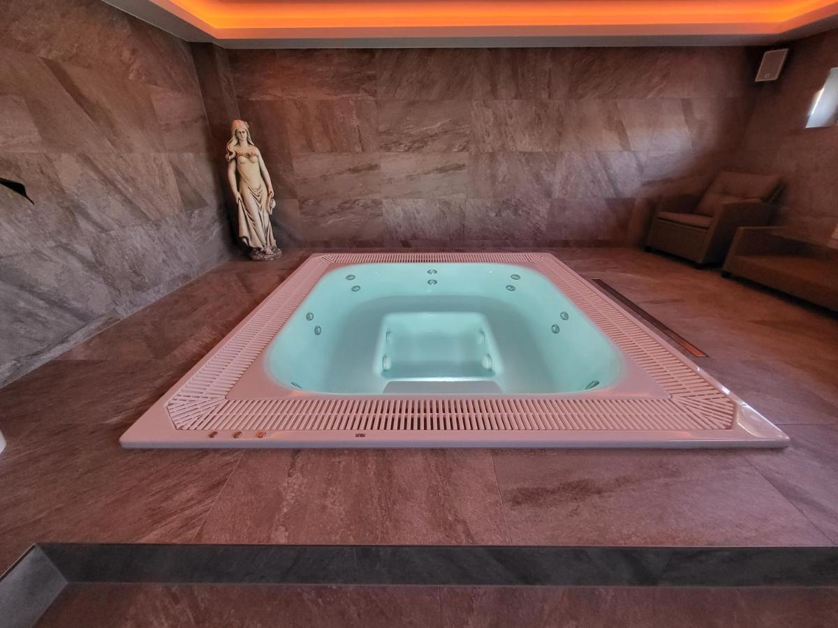 Chaty Krusetnica S Luxusnym Privatnym Wellness Экстерьер фото